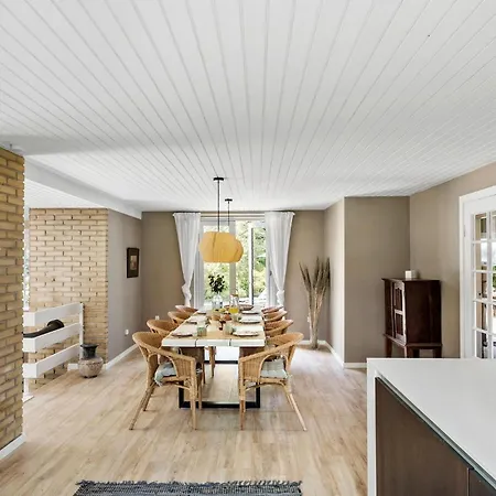 5 Bedroom In Vaeggerlose *