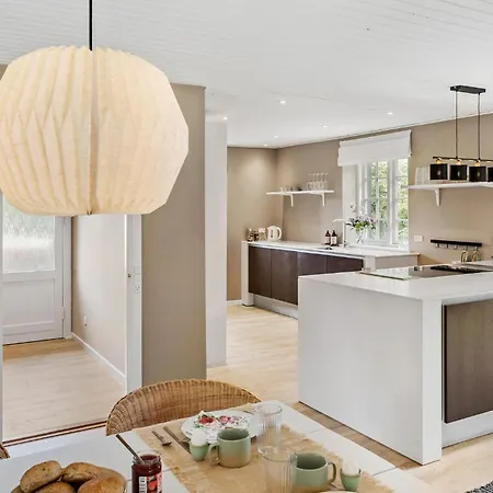 Сasa de vacaciones 5 Bedroom In Vaeggerlose