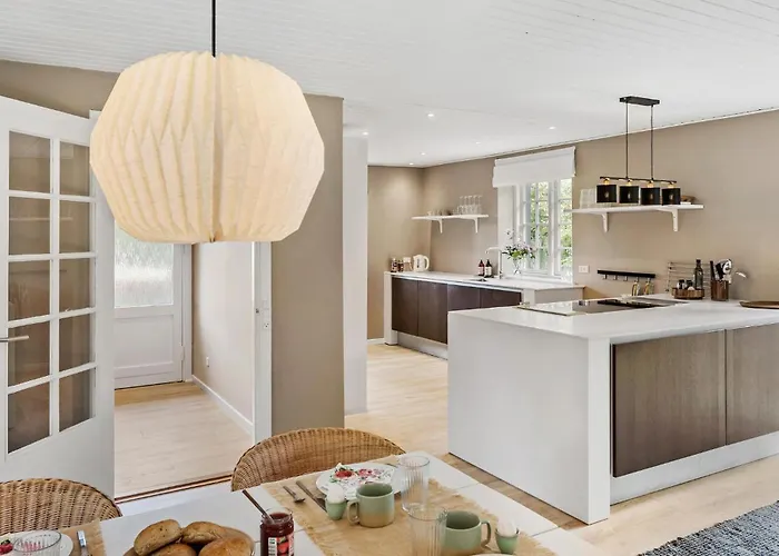 Дом отдыха 5 Bedroom In Vaeggerlose